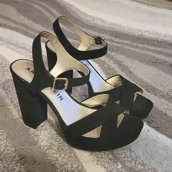 Anne Kline pumps, size 9 1/2 in pitch black.
